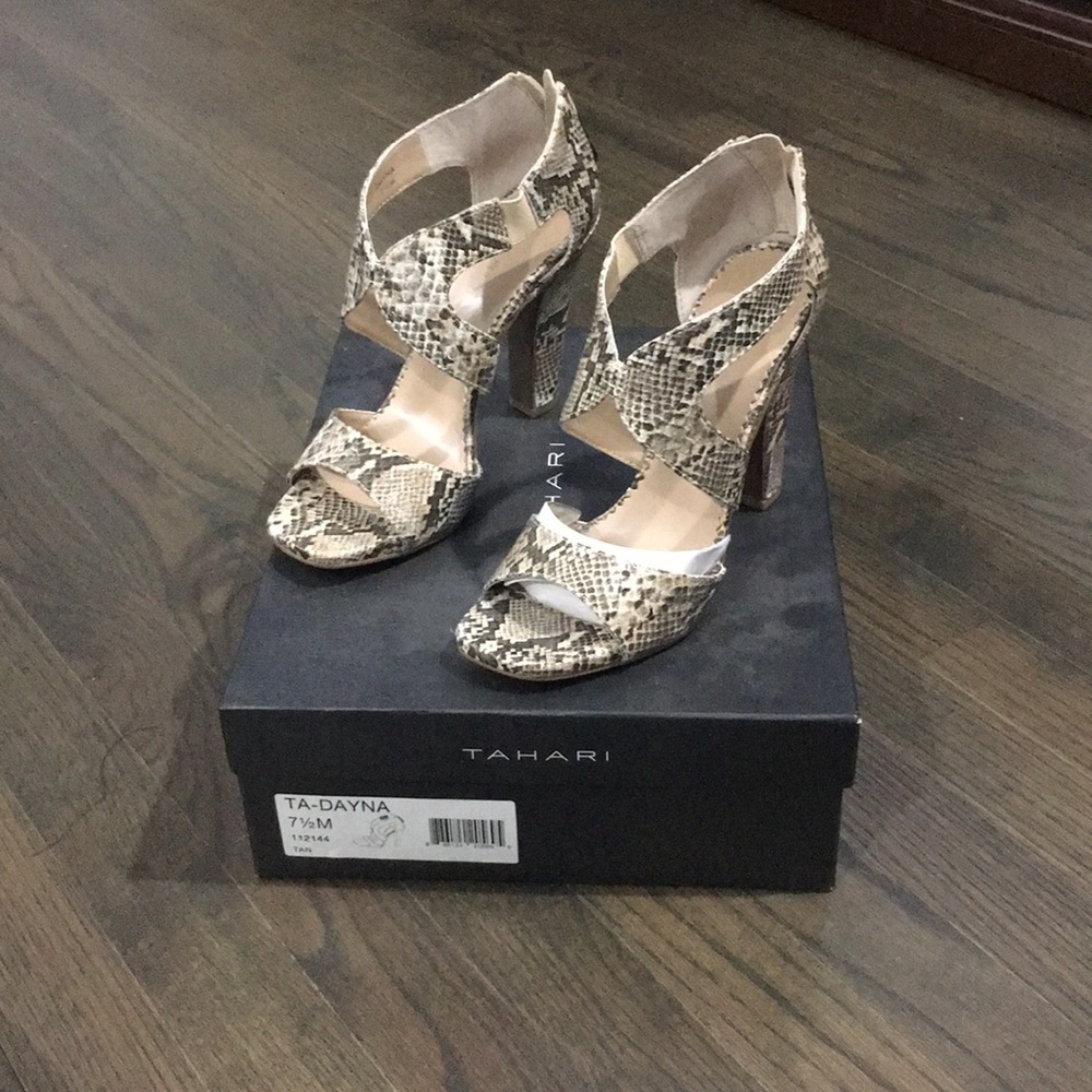 Tahari Snakeskin Chunky Heel Pumps!